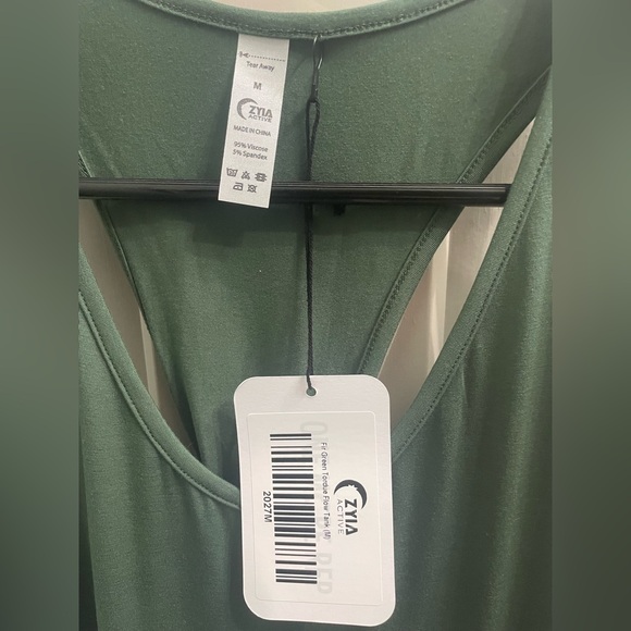 NWT Zyia Fir Green Tordue Flow Tank Sz M - Picture 2 of 6